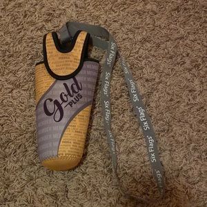 GOLD PLUS SIX FLAGS CUP COVER